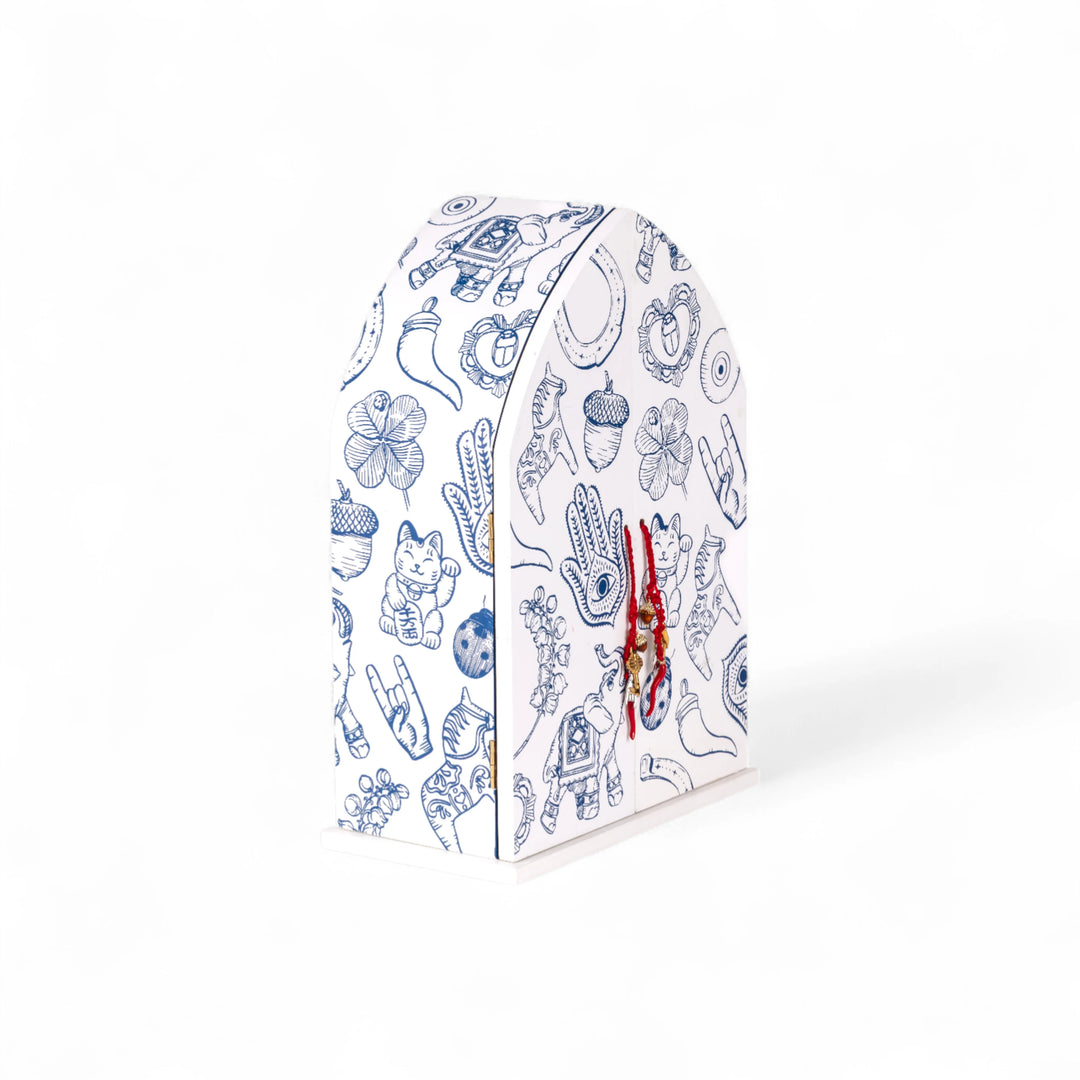 Lucky Temple di Seletti, con amuleti ed elementi che portano energie positive a casa tua