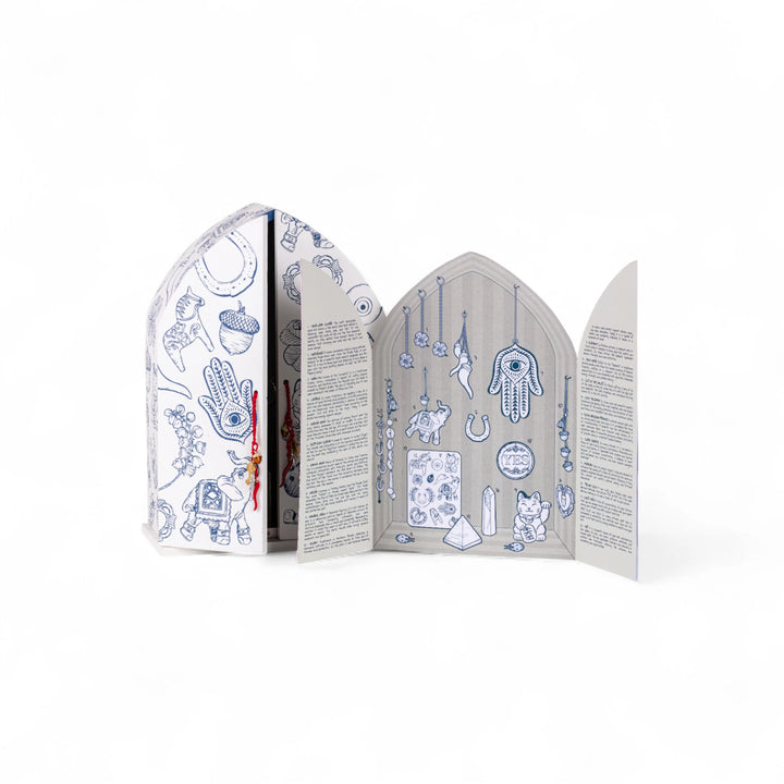 Lucky Temple di Seletti, con amuleti ed elementi che portano energie positive a casa tua.