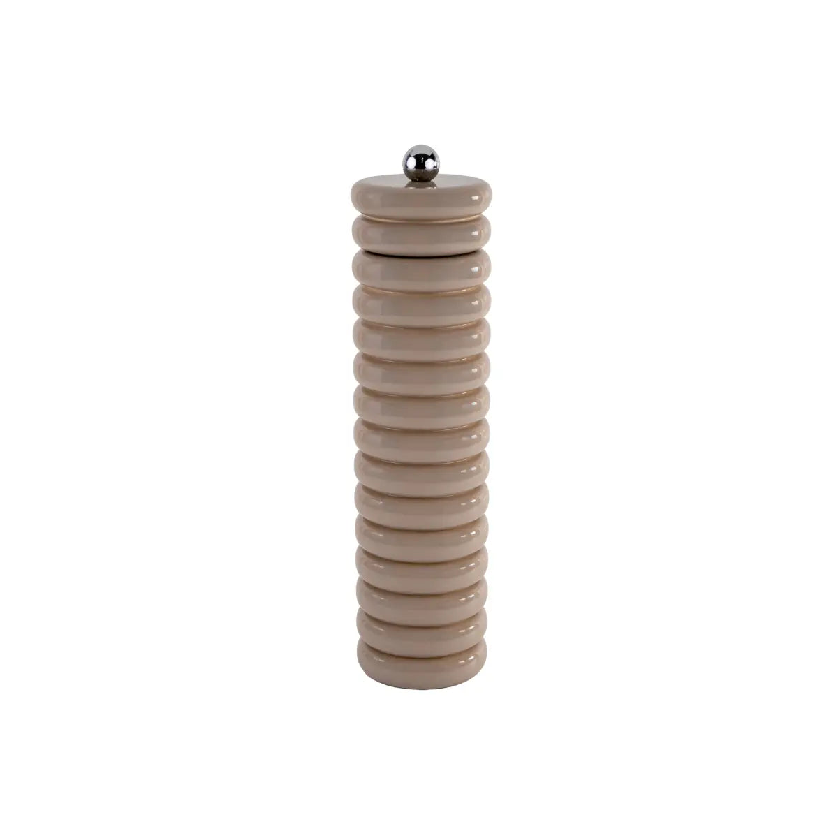 Macina sale e pepe in legno laccato grigio. Forma geometrica. Sfondo bianco 