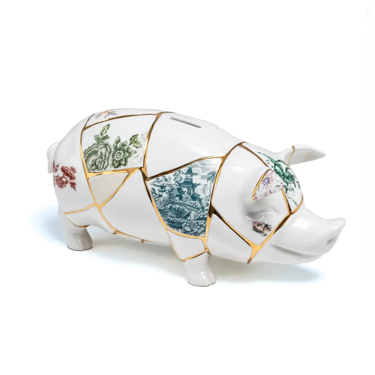 Salvadanaio a forma di mailino in porcellana con dettagli in oro. Realizzato con la tecnica giapponese del Kintsugi.