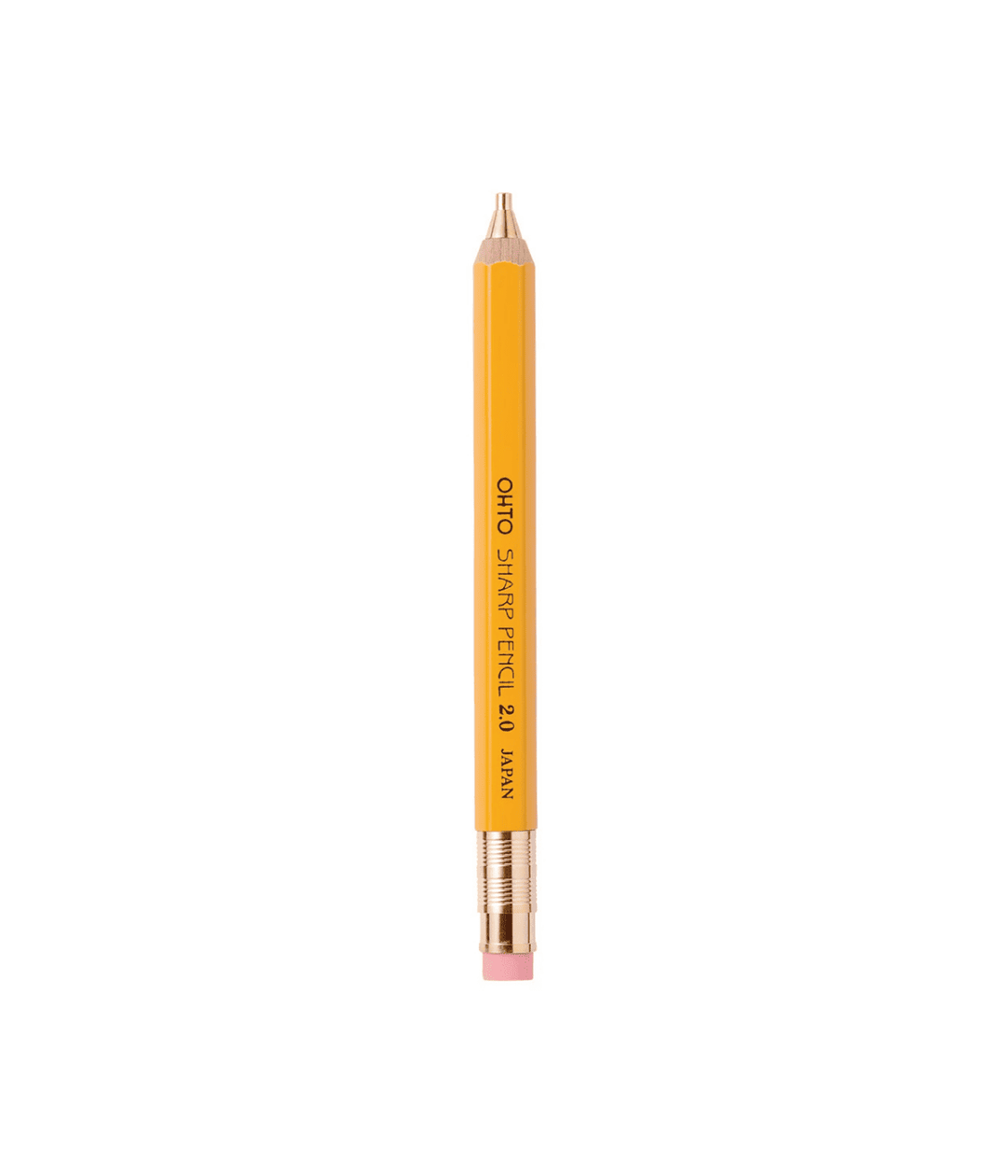 Matitone giallo con gomma. Scritta Ohto, Japan, 2.0, Sharp Pencil. Immagine su sfondo bianco.