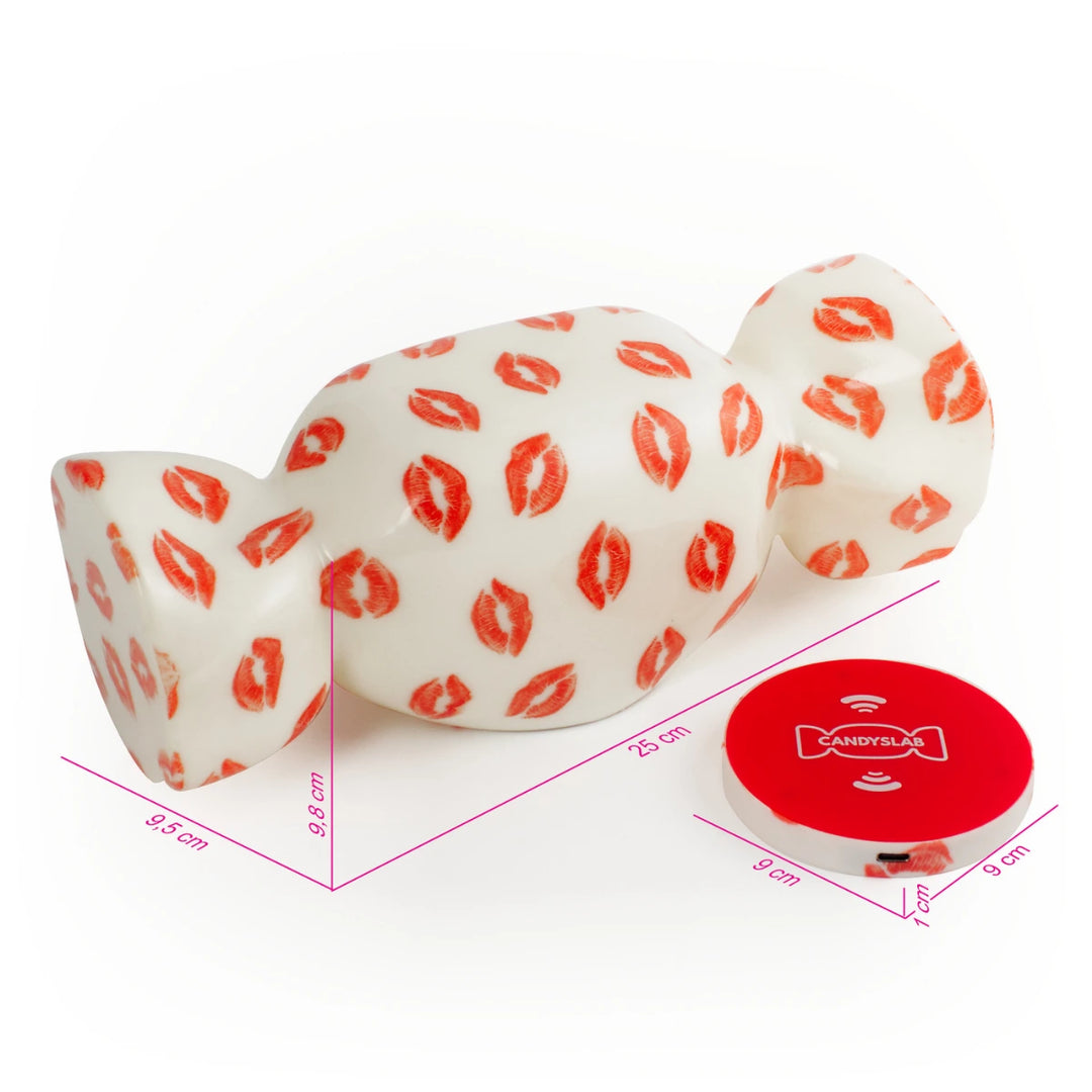 Misure lampada da tavolo a forma di caramella bianca con labbra rosse. Misure base ricarica. 
