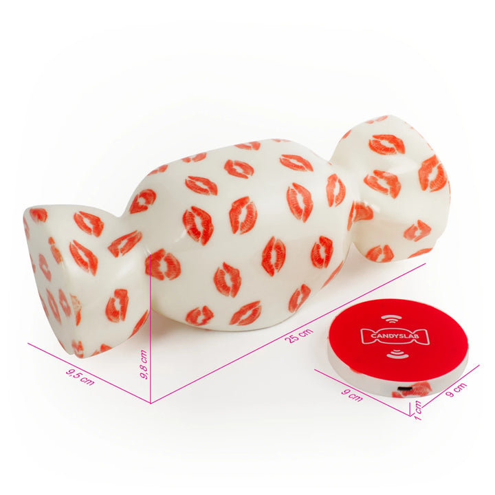 Misure lampada da tavolo a forma di caramella bianca con labbra rosse. Misure base ricarica. 