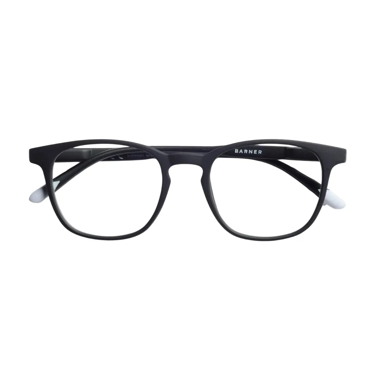 Occhiale da lettura chiuso finitura nero opaco. Finale asta e scritte bianche. Sfondo bianco