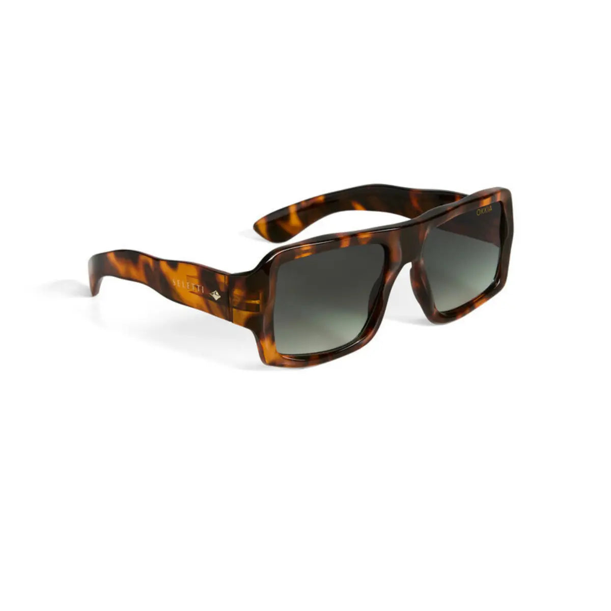 Occhiali da sole nel modello Kansas Havana con lente verde della collaborazione Okkia x Seletti