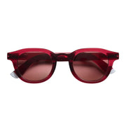 Occhiale da sole montatura bordeaux lucida con lente rosa. Sfondo bianco