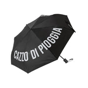 Ombrello tascabile nero con scritta bianca Cazzo di pioggia. Immagine su sfondo bianco