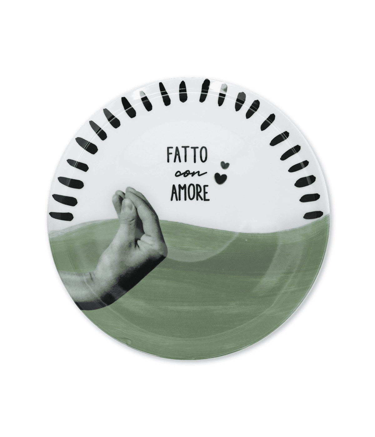 Piatto metà verde e metà bianco con decorazioni bordo, cuori e scritta neri. Sfondo bianco.