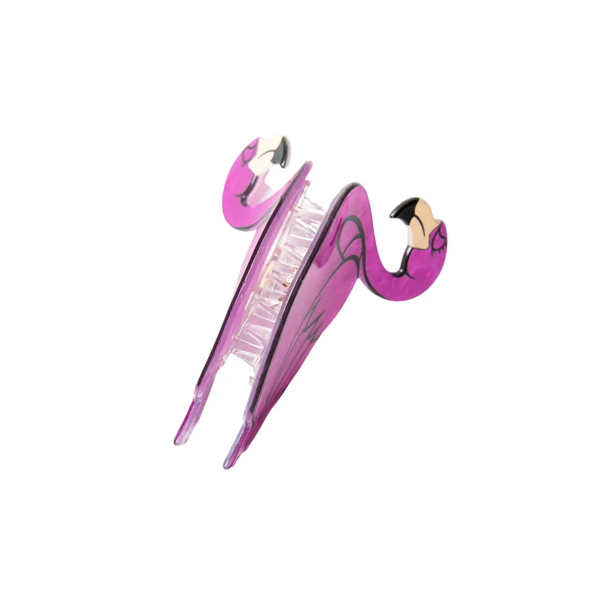 Denti della pinza per capelli a forma di fenicottero rosa con effetto madreperla. I dettagli come le ali e gli occhi sono fatti con un tratto nero. Lo sfondo dell'immagine è bianco 