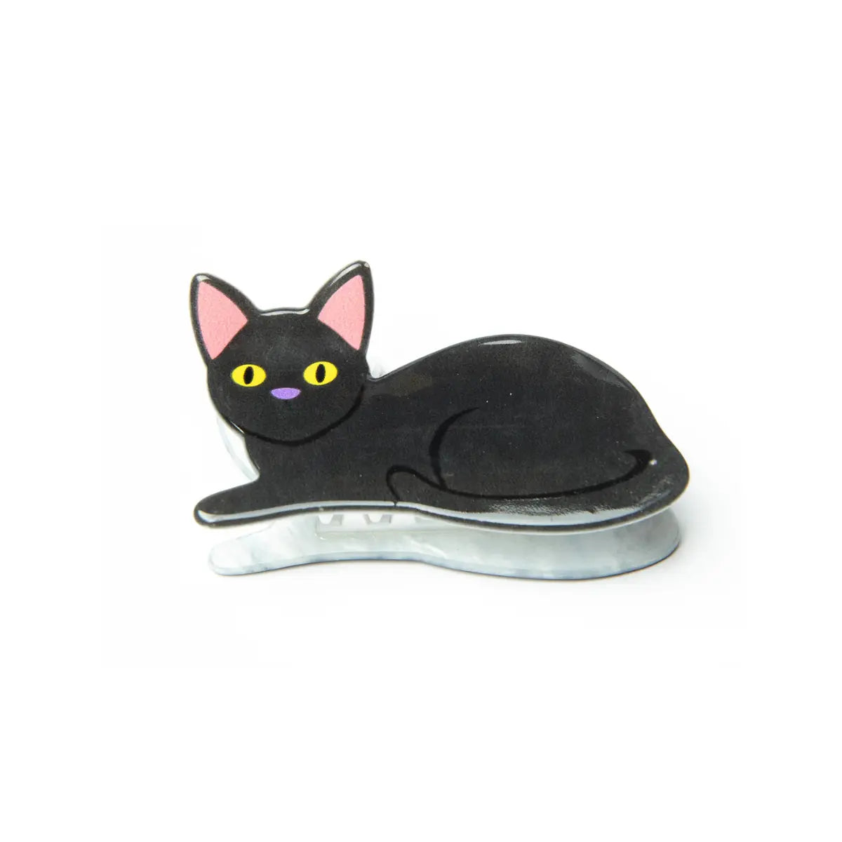 Pinza per capelli a forma di gatto nero con occhi gialli, naso viola e dettaglio delle orecchie rosa. Lo sfondo dell'immagine è bianco