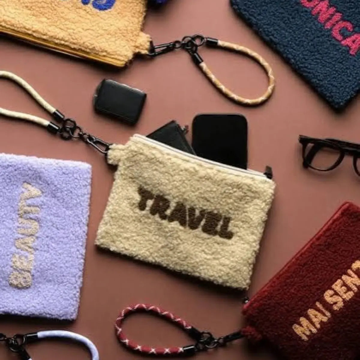 Pochette Winter Vibes bouclé