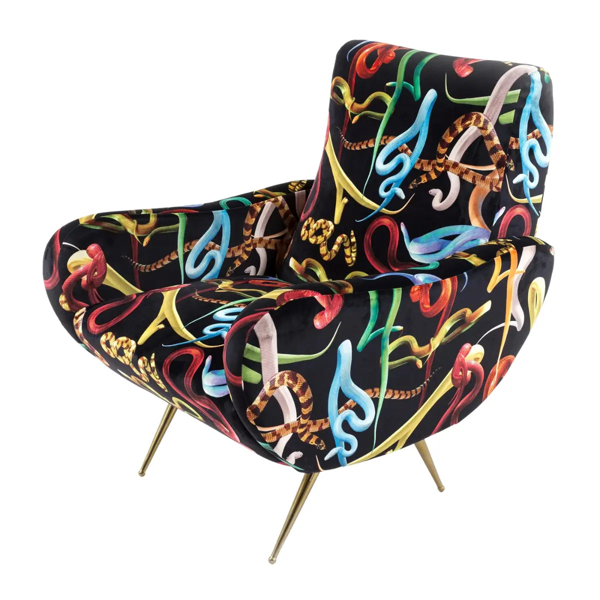 Poltrona Seletti tela nera con serpenti di diversi colori. Sfondo bianco vista diagonale