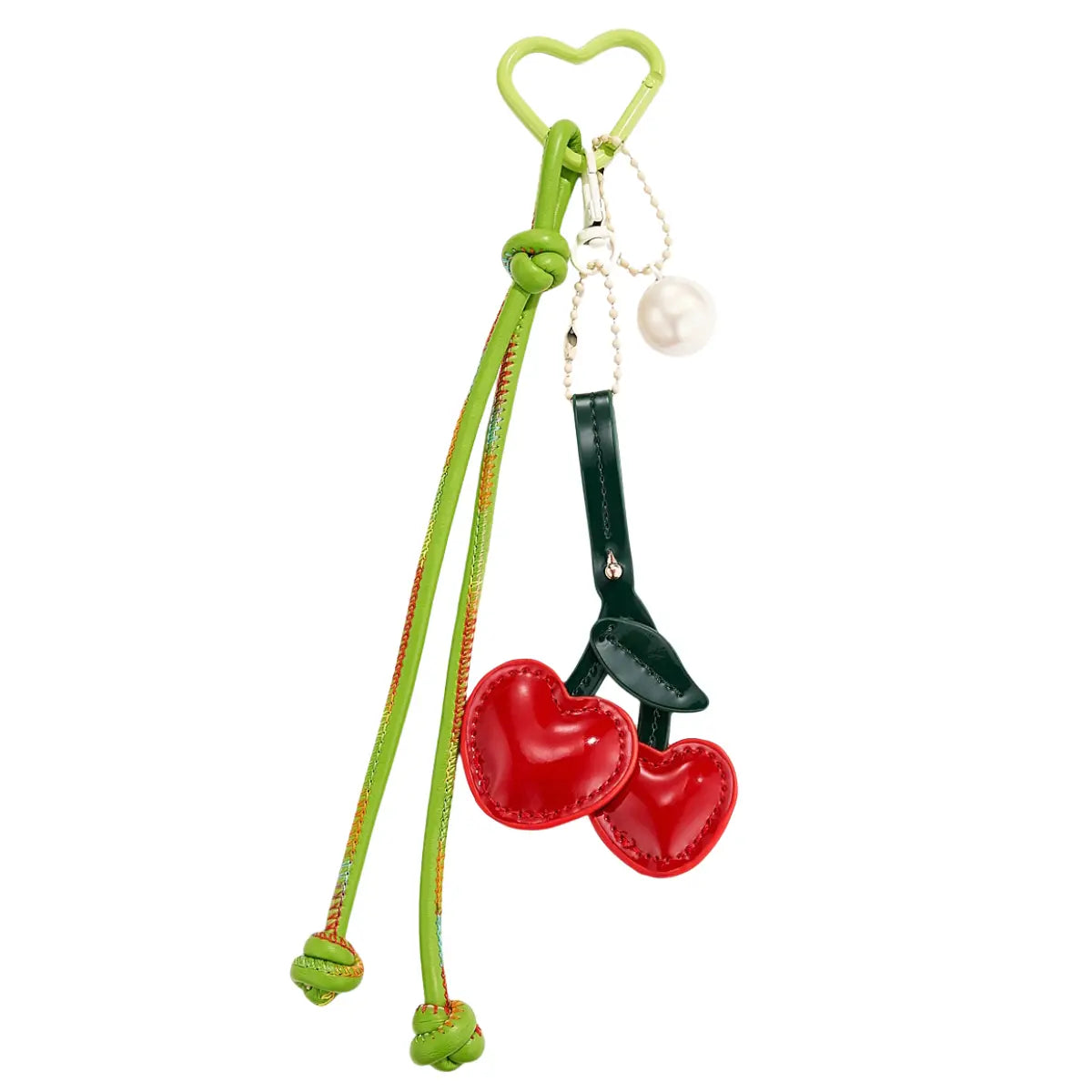 Portachiavi con charm ciliegia rossa con gambo verde scuro, laccio e moschettone a forma di cuore verde chiaro 