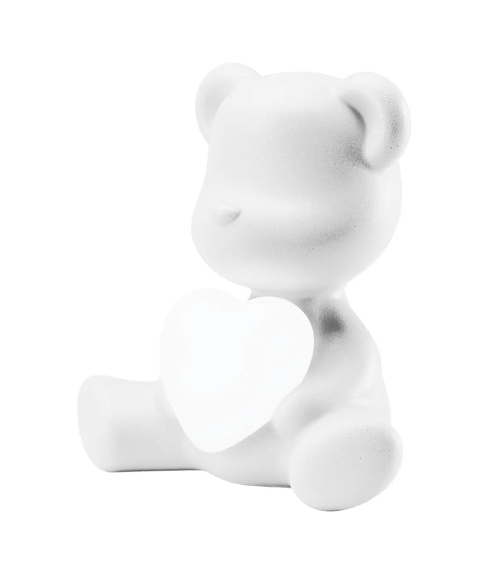Profilo lampada a forma di orsetto bianco con cuore che s'illumina al centro di Qeeboo