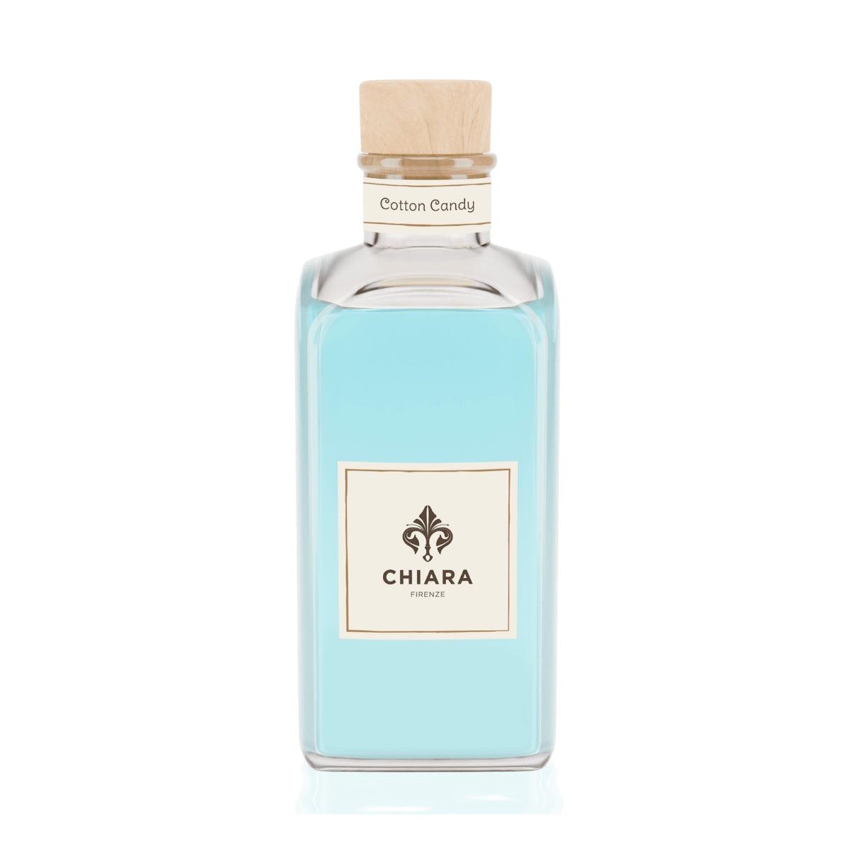 Profumatore ambiente con contenitore in vetro, liquido azzurro, scritta Cotton Candy. Sfondo bianco