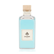 Profumatore ambiente con contenitore in vetro, liquido azzurro, scritta Cotton Candy. Sfondo bianco