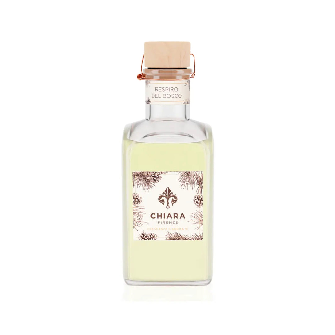 Diffusore ambiente 500 ml Respiro del Bosco: eleganza toscana e note di eucalipto, pino cembro e tabacco.