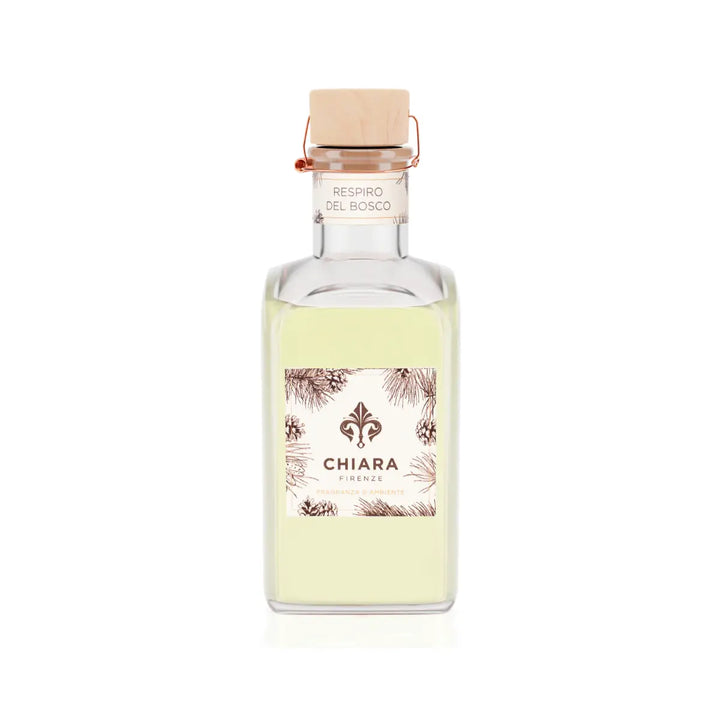 Diffusore ambiente 500 ml Respiro del Bosco: eleganza toscana e note di eucalipto, pino cembro e tabacco.