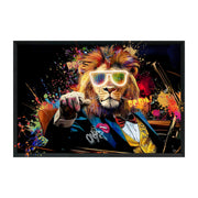 Quadro con dettagli luminosi con leone rappresentato. Sfondo e cornice neri, dettagli colorati. Sfondo immagine bianco 