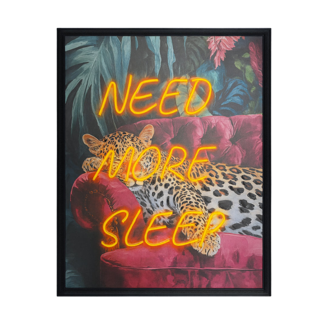 Quadro leopardo che dorme con scritta Need More Sleep illuminata da striscia a Led