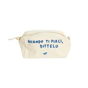 Trousse da viaggio color bianco con scritta quando ti piaci, dittelo