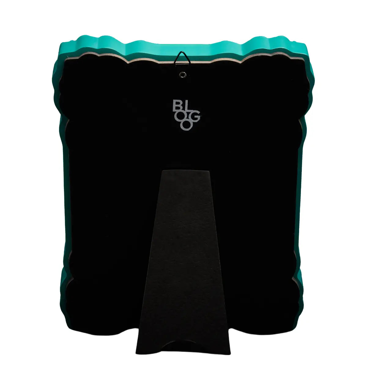 Retro cornice Freedoom, in cartoncino nero. Gancio per appendere e staffa appoggio. Sfondo bianco