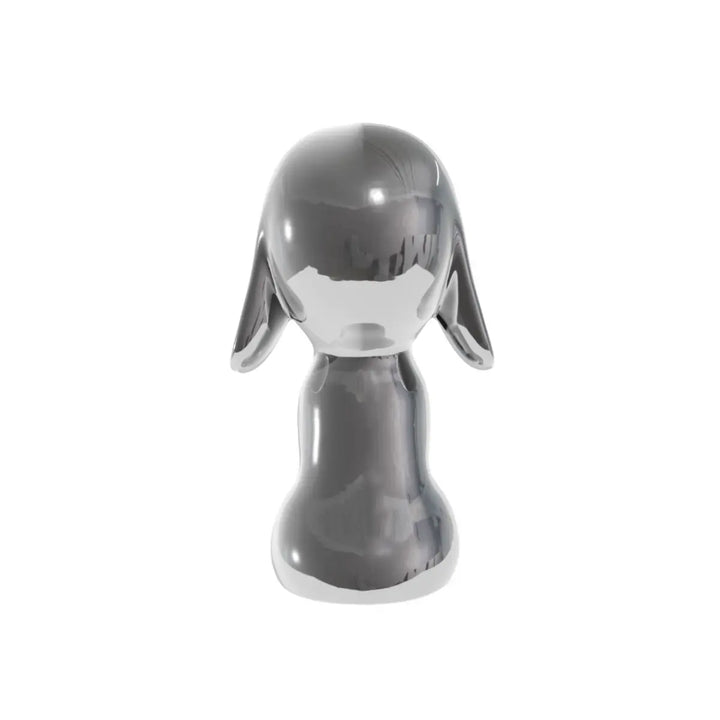Retro statua argento a forma di cane, con occhi naso e bocca. Sfondo bianco