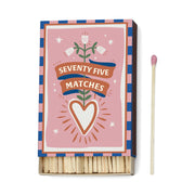 Scatola fiammiferi con grafica Cuori. All'interno 75 fiammiferi da poter utilizzare.