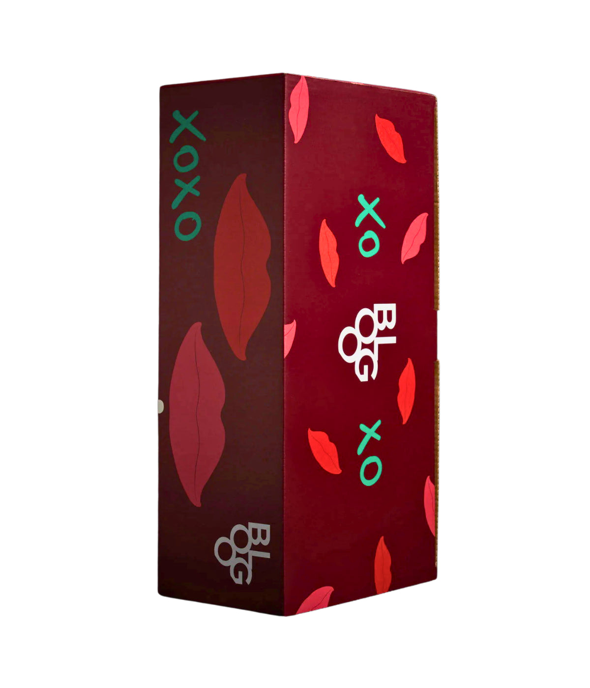 Scatola rossa con labbra rosse disegnate. Scritta xo verde e bianca Blogo.