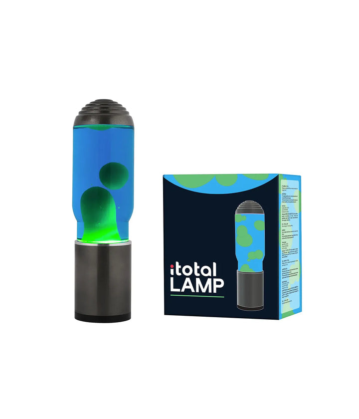 Lava Lamp blu con bolle verdi. Scatola nera e blu con scritta Itotal bianca. Sfondo bianco.