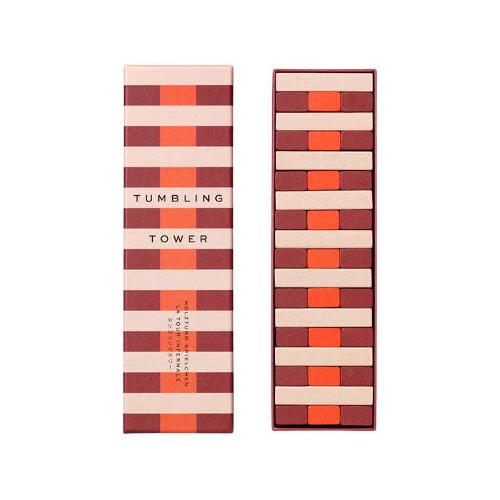 Scatola tumbling tower con pezzi di legno a vista, su sfondo bianco