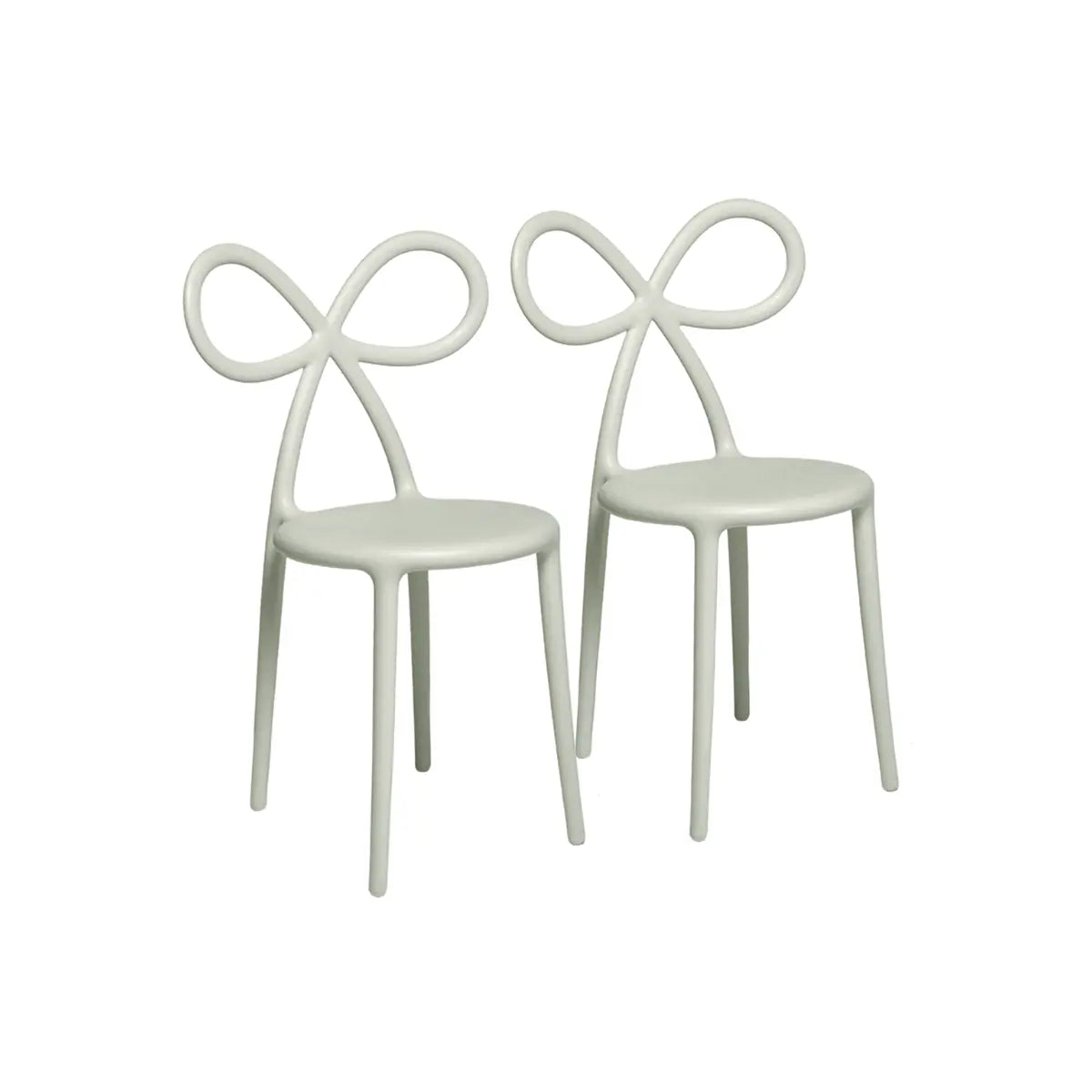Coppia di due sedie bianche con schienale a fiocco