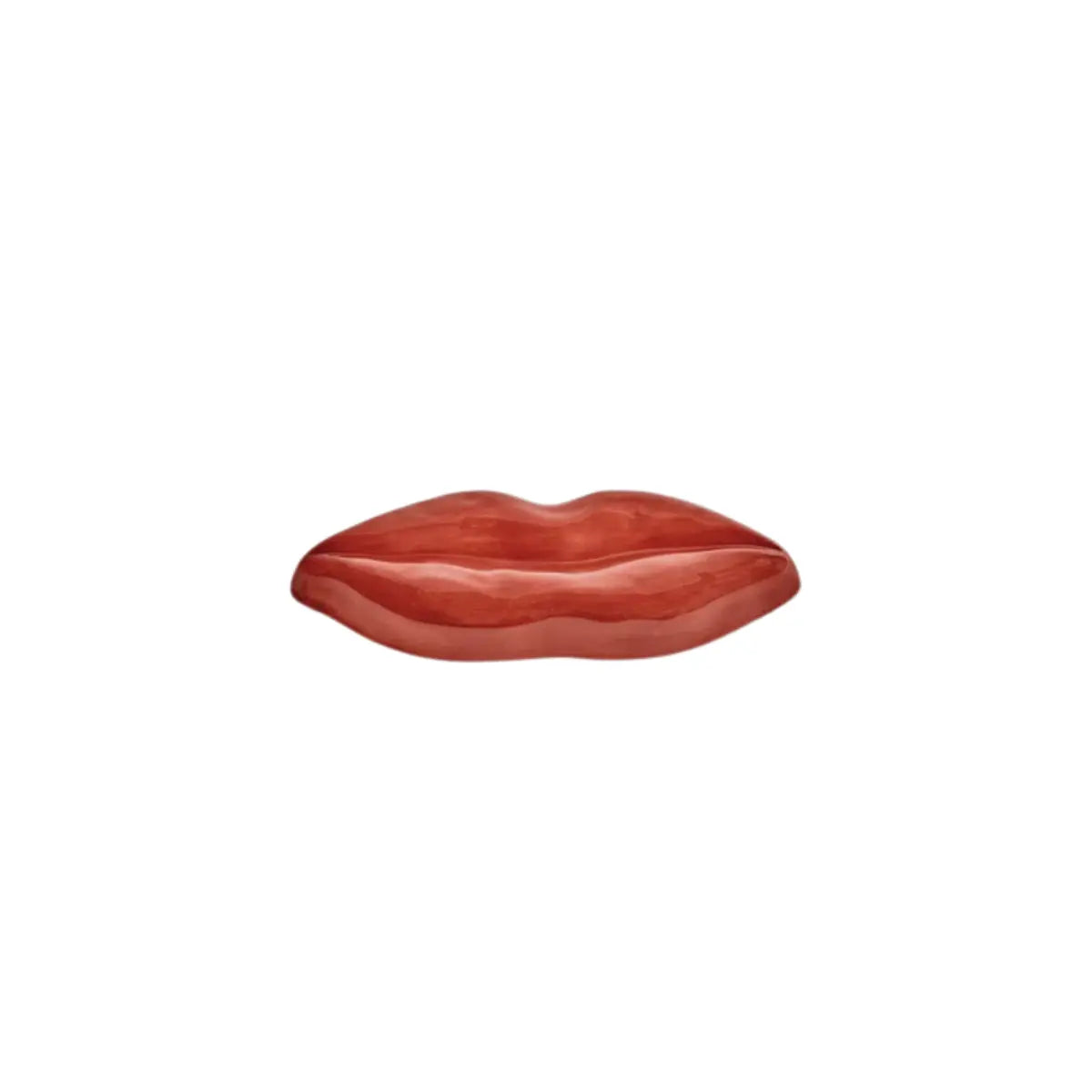 Dettaglio piatti Lips in ceramica smaltata rossa della collezione Les Objets Mouleversants – Serax