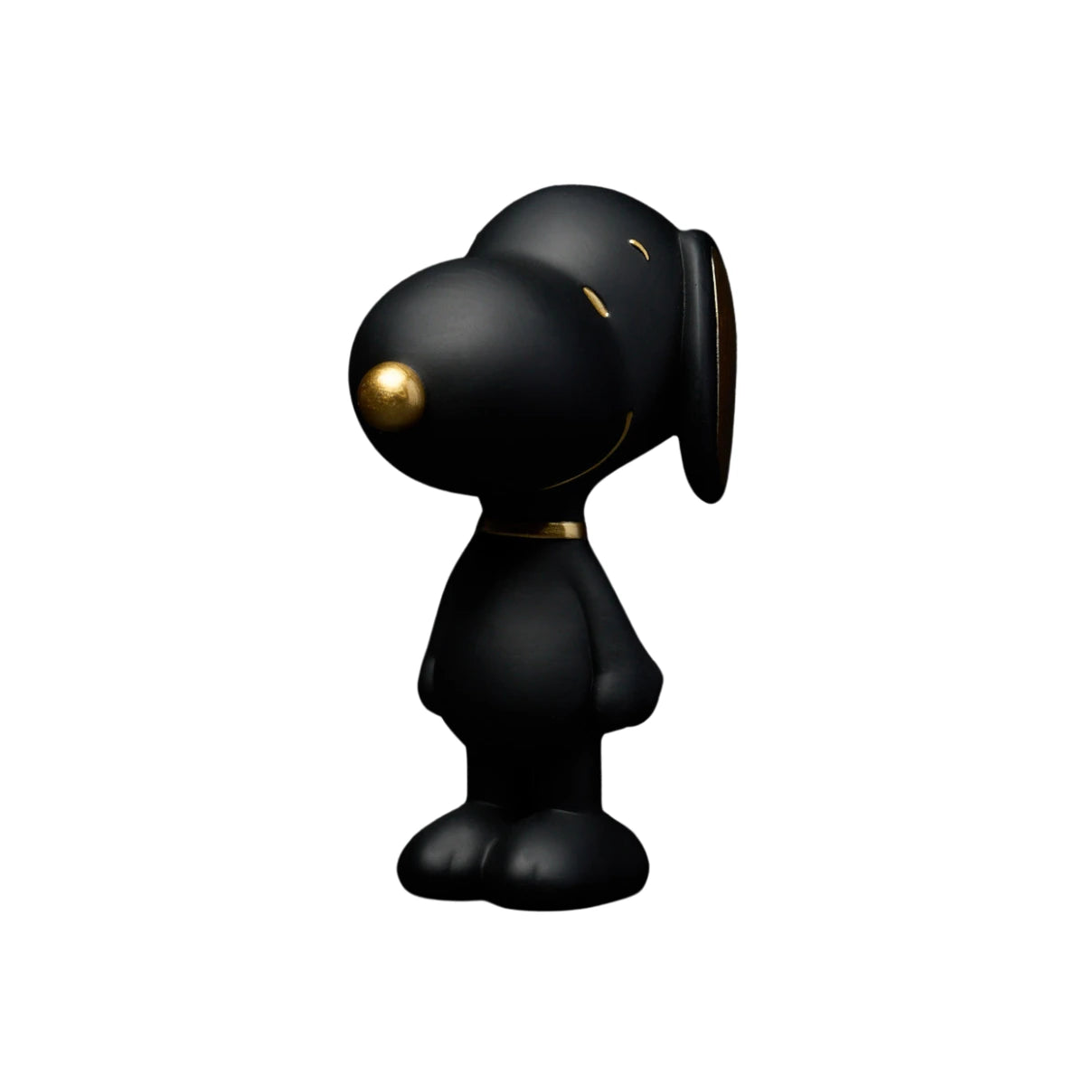 Snoopy Standing piccolo colore nero con collare e dettagli oro. Sfondo bianco