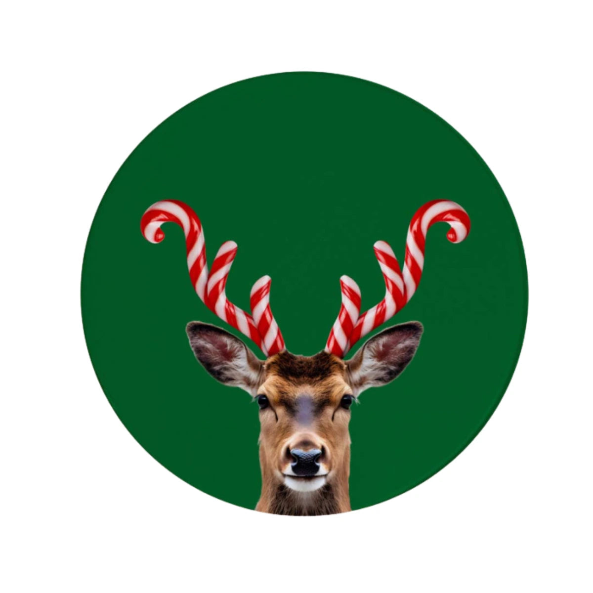 immagine renna natalizia con corna candy rosse e bianche su fondo verde.
