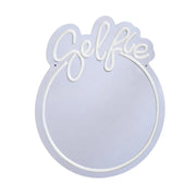 Specchio a neon con scritta selfie quando è spento