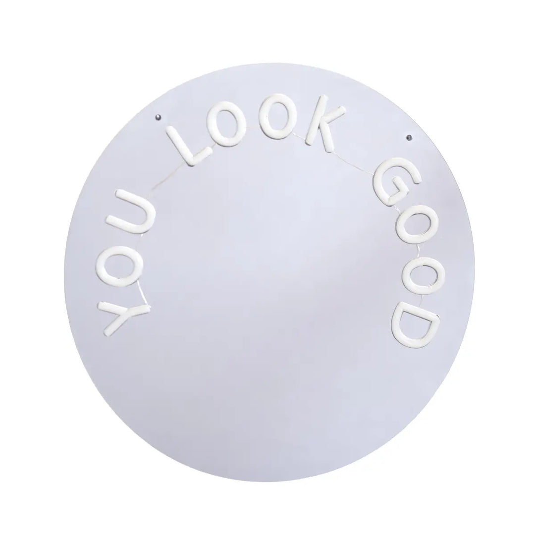 Specchio con scritta a neon you look good quando è spento