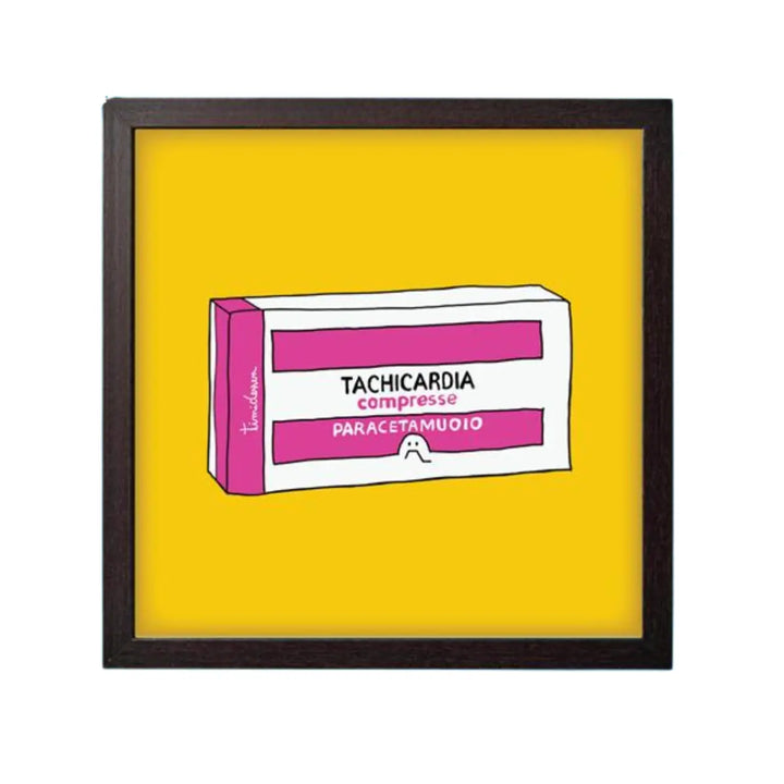 Stampa su sfondo giallo con una scatola di Tachipirina e la scritta ironica tachicardia con cornice nera