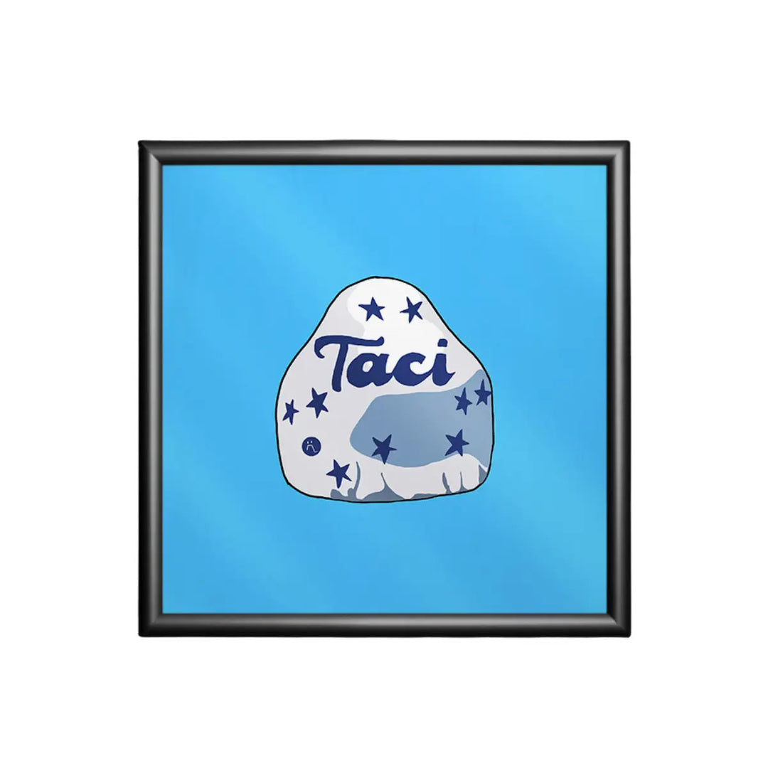 Stampa su sfondo azzurro con i baci perugina e la scritta ironica taci con cornice nera