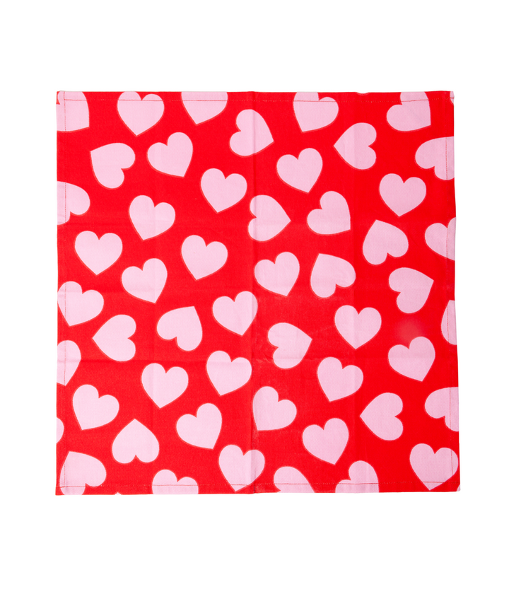 Strofinaccio quadrato aperto, rosso con cuori rosa. Immagine su sfondo bianco