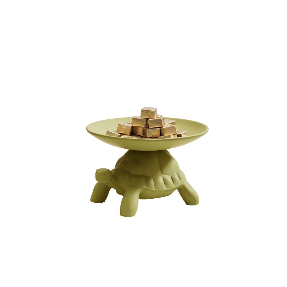 Svuotatasche in ceramica verde oliva a forma di tartaruga con un piattino sul carapace
