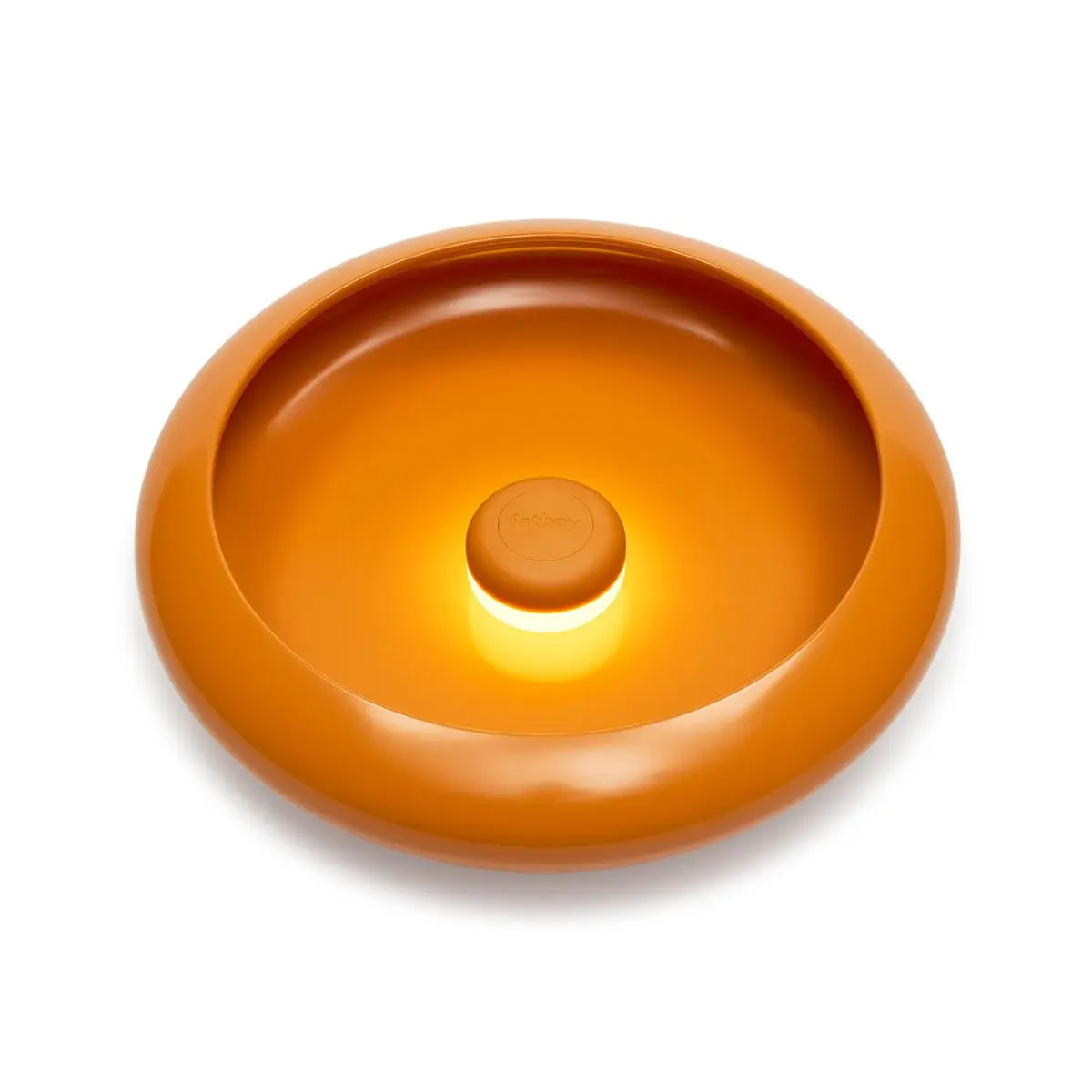 Lampada da tavolo/vuotatsche rotonda arancione con luce accesa al centro. Sfondo bianco
