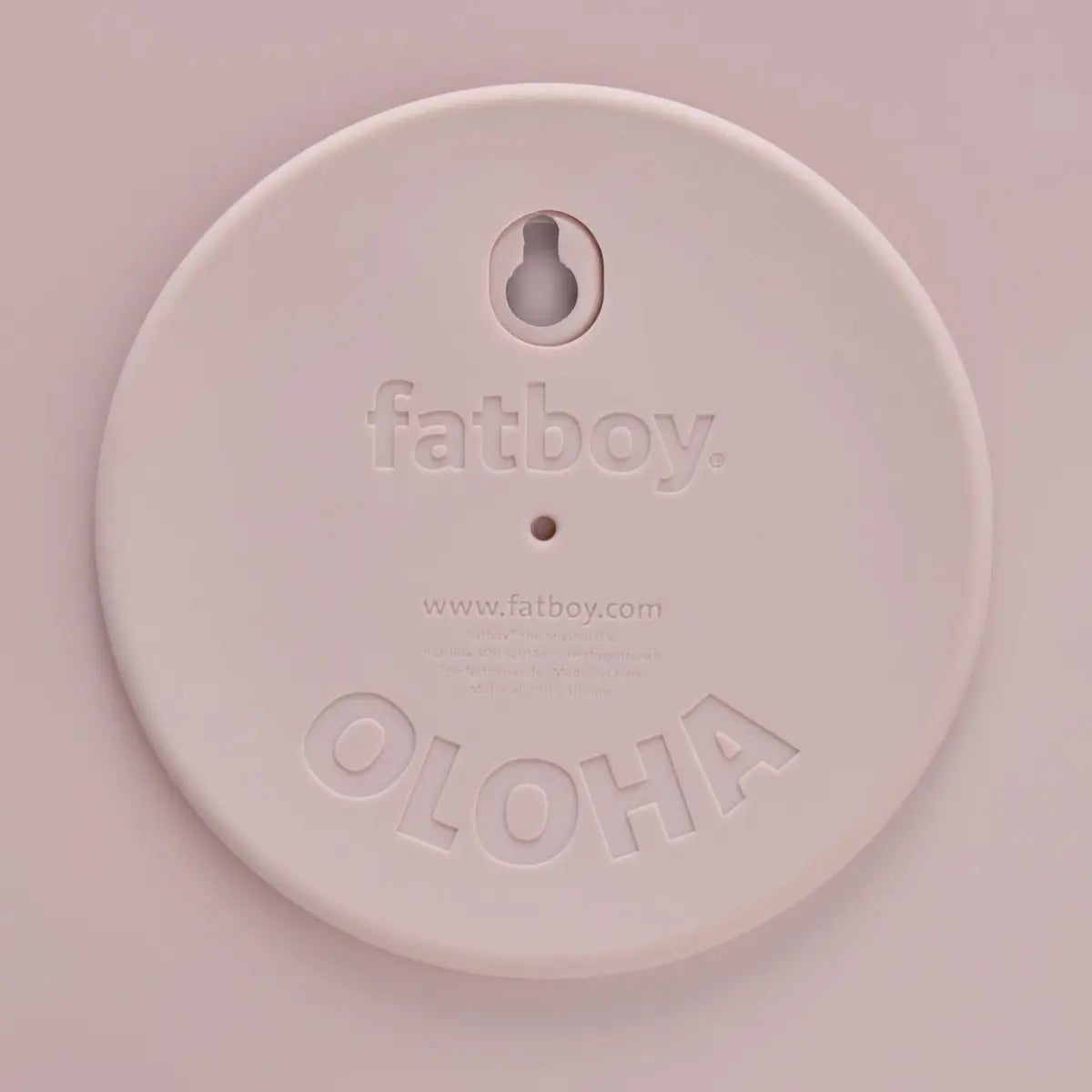 Retro lampada con foro per appendere all muro. Scritta Oloha e Fatboy. Sfondo rosa chiaro