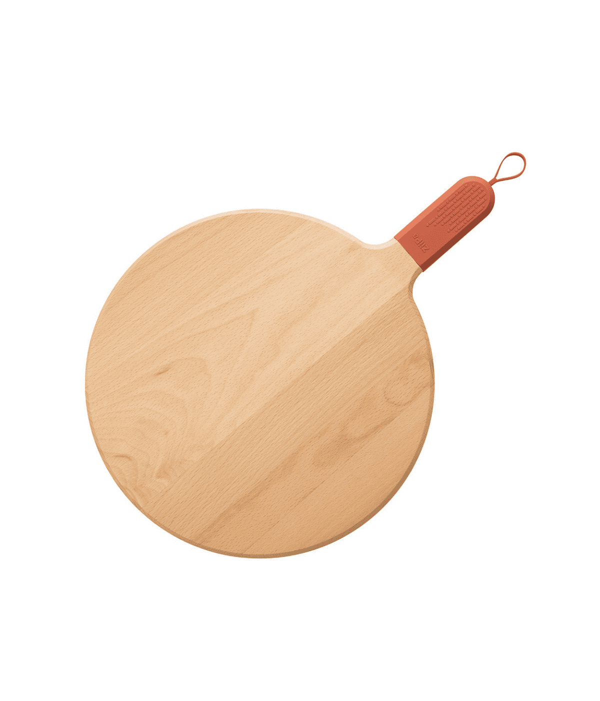 Tagliere in legno con manico terracotta e gancetto per appendere. Sfondo bianco.