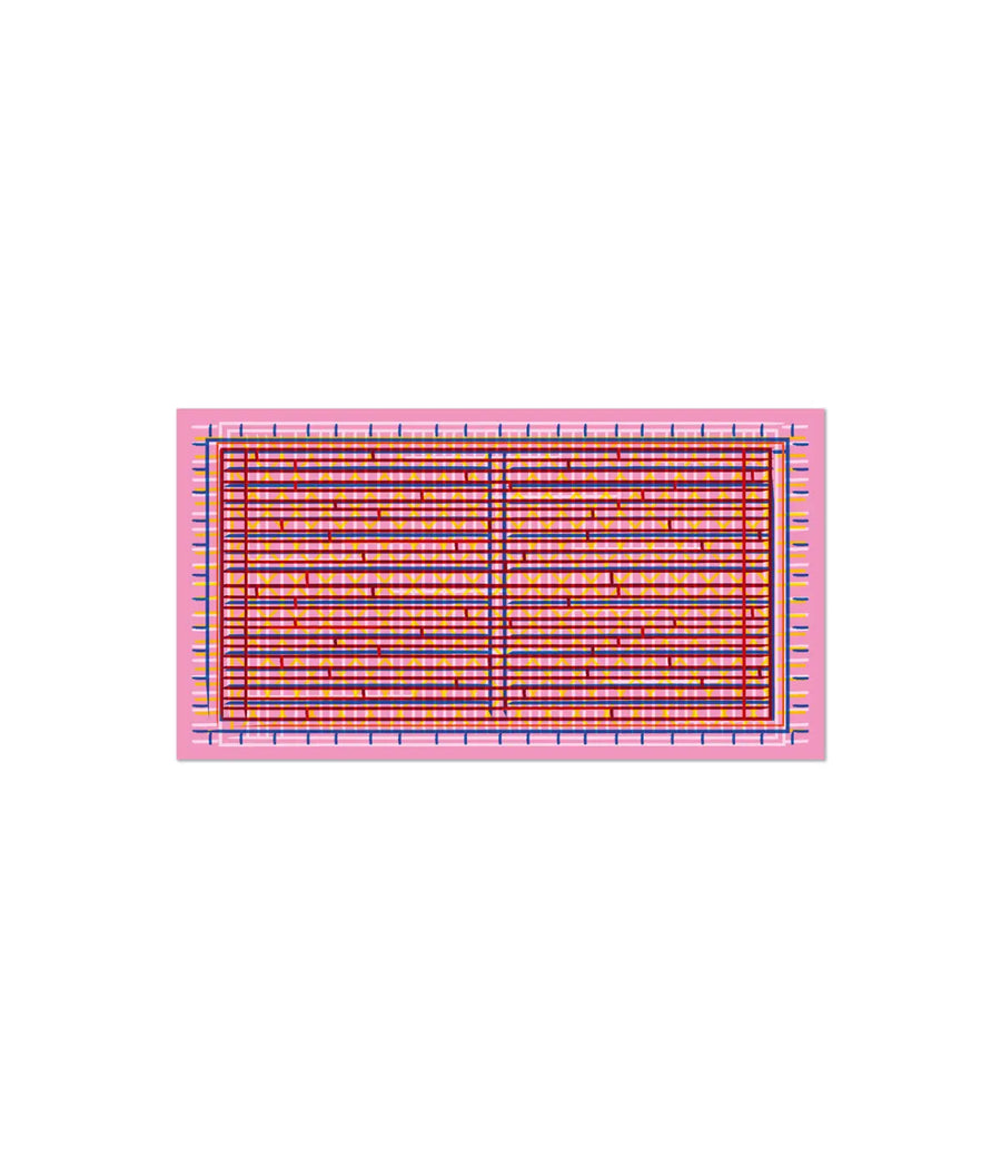 Un tappeto rosa, con righe colorate rosse, gialle, bianche e blu. Immagine su sfondo bianco