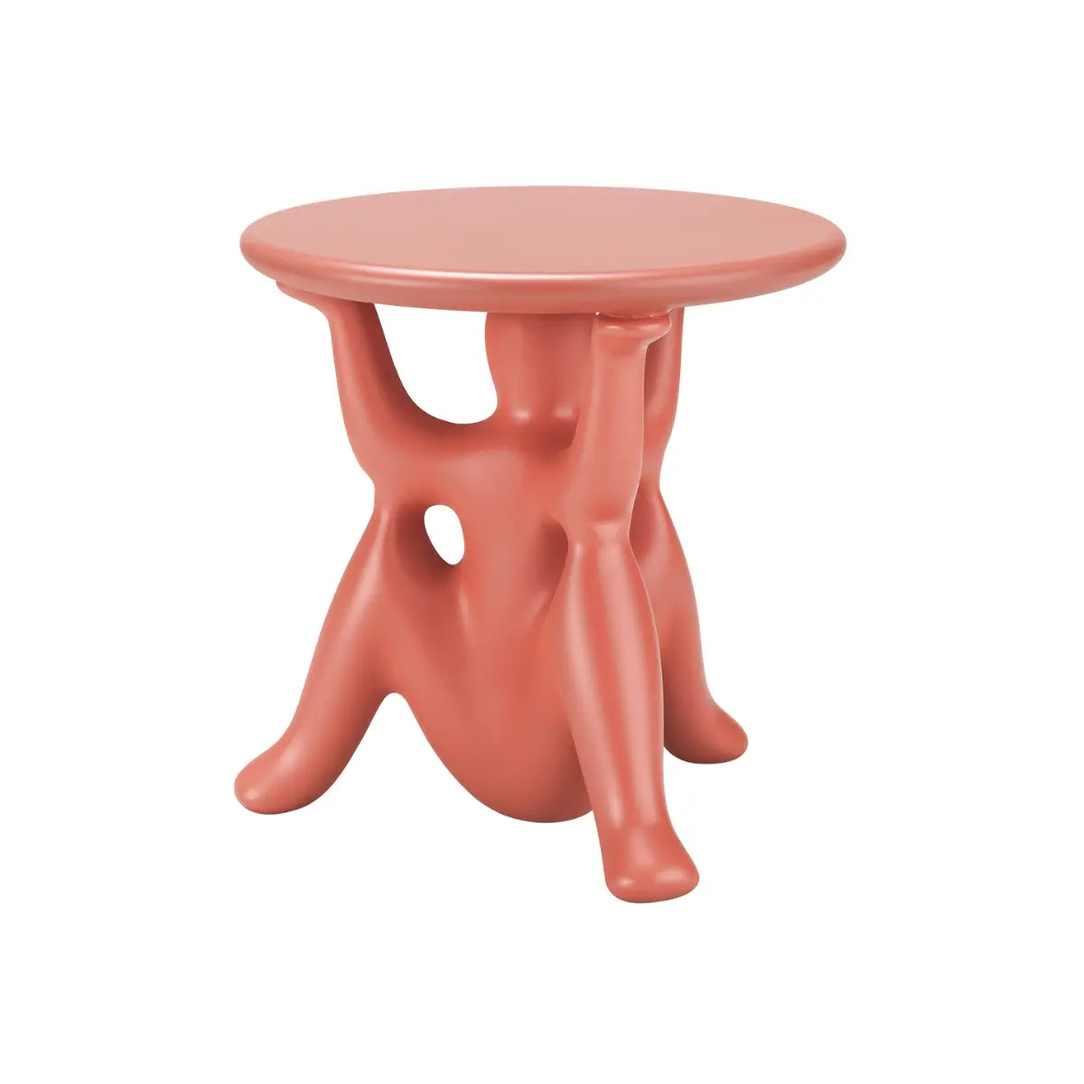 Tavolino particolare con tre geni che sorreggono la struttura del piano color terracotta di Qeeboo