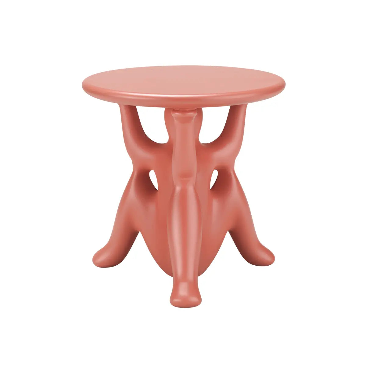 Tavolino particolare con tre geni che sorreggono la struttura del piano color terracotta di Qeeboo visione laterale