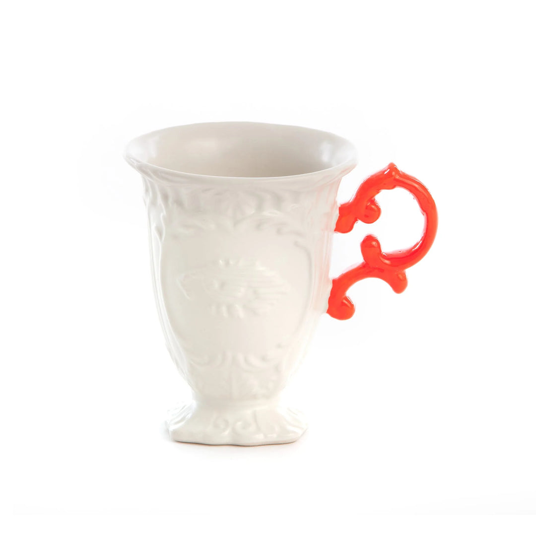 Tazza in ceramica della collezione I-Ware di Seletti nella versione con il manico arancio