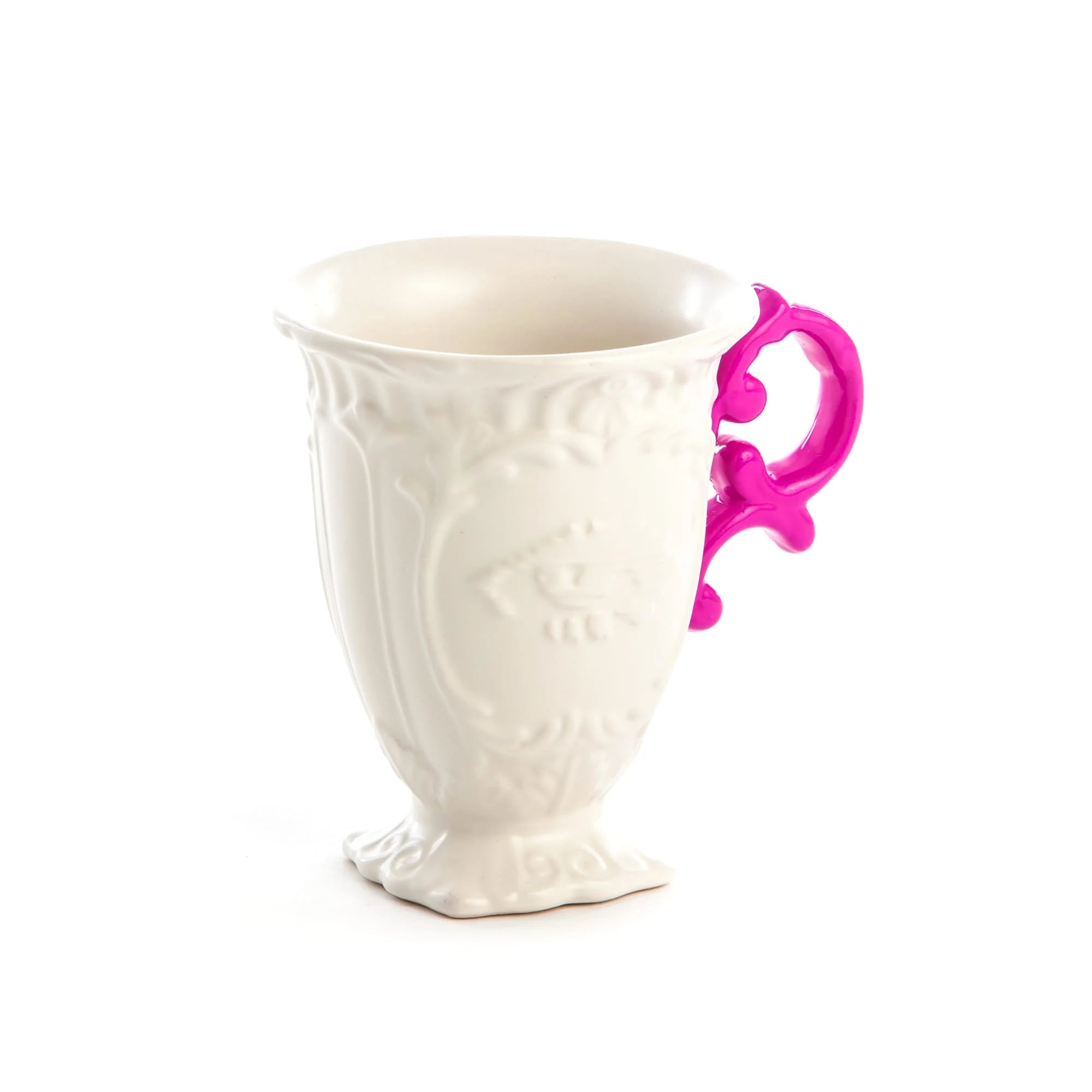 Tazza in ceramica della collezione I-Ware di Seletti nella versione con il manico fucsia