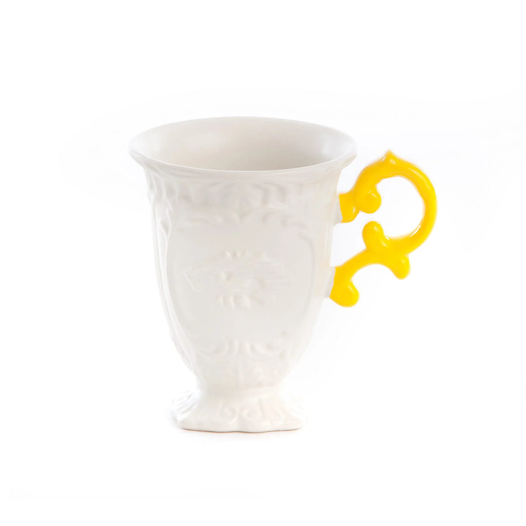 Tazza in ceramica della collezione I-Ware di Seletti nella versione con il manico giallo